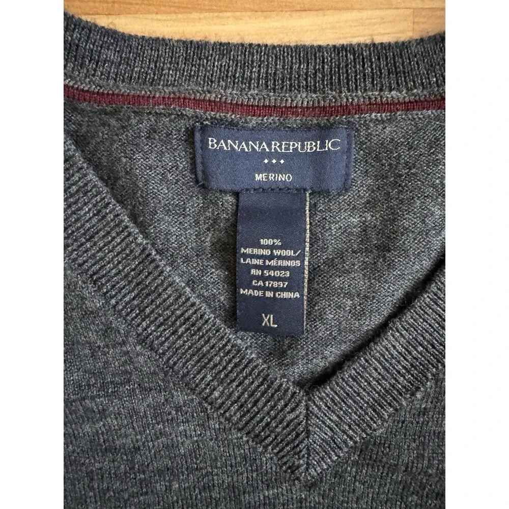 Banana Republic Merino Wool Sweater Mens XL V Neck Lightweight Pullover Gray